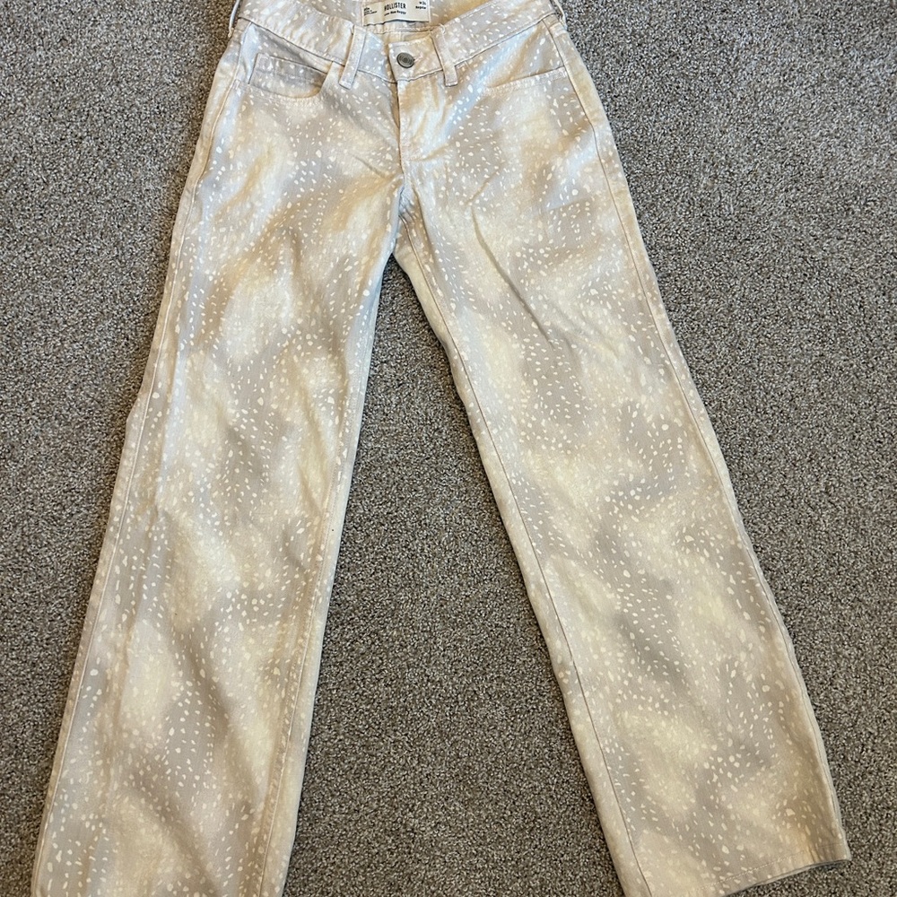 Hollister low rise grey doe print jeans
